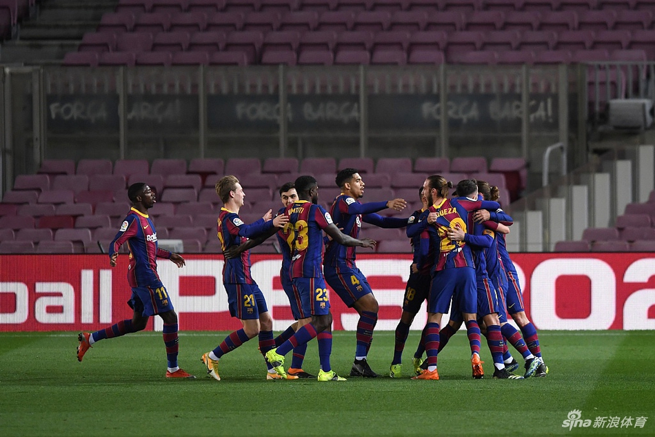 انضمام ويستون ماكيني لاعب شالكه إلى حركة الاحتجاج على مقتل جورج فلويد