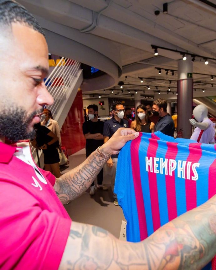 برشلونة يؤجل عودته لـكامب نو حتى فبراير وسط تحديات لوجستية ودوريات أوروبية